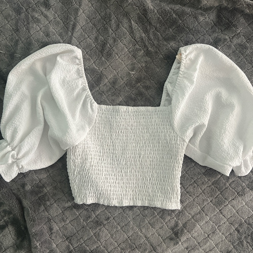 white summer puff sleeve crop top